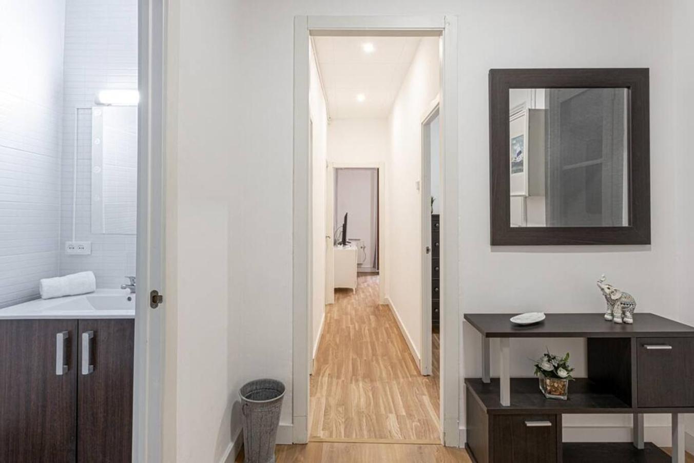 Апартаменты Bright 3Bdr Near To The Metro Оспиталет-де-Льобрегат Экстерьер фото