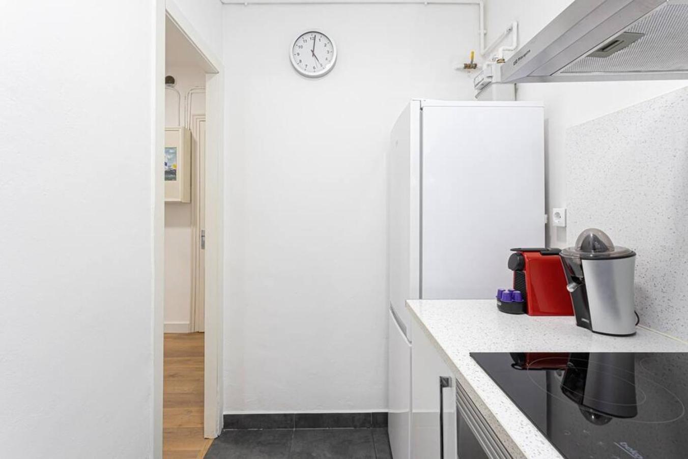 Апартаменты Bright 3Bdr Near To The Metro Оспиталет-де-Льобрегат Экстерьер фото