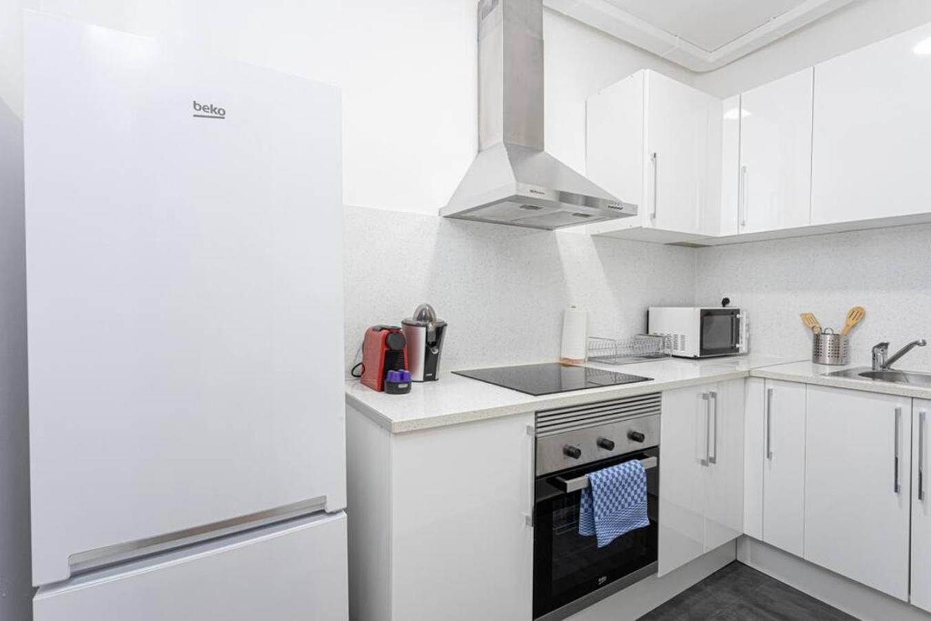 Апартаменты Bright 3Bdr Near To The Metro Оспиталет-де-Льобрегат Экстерьер фото