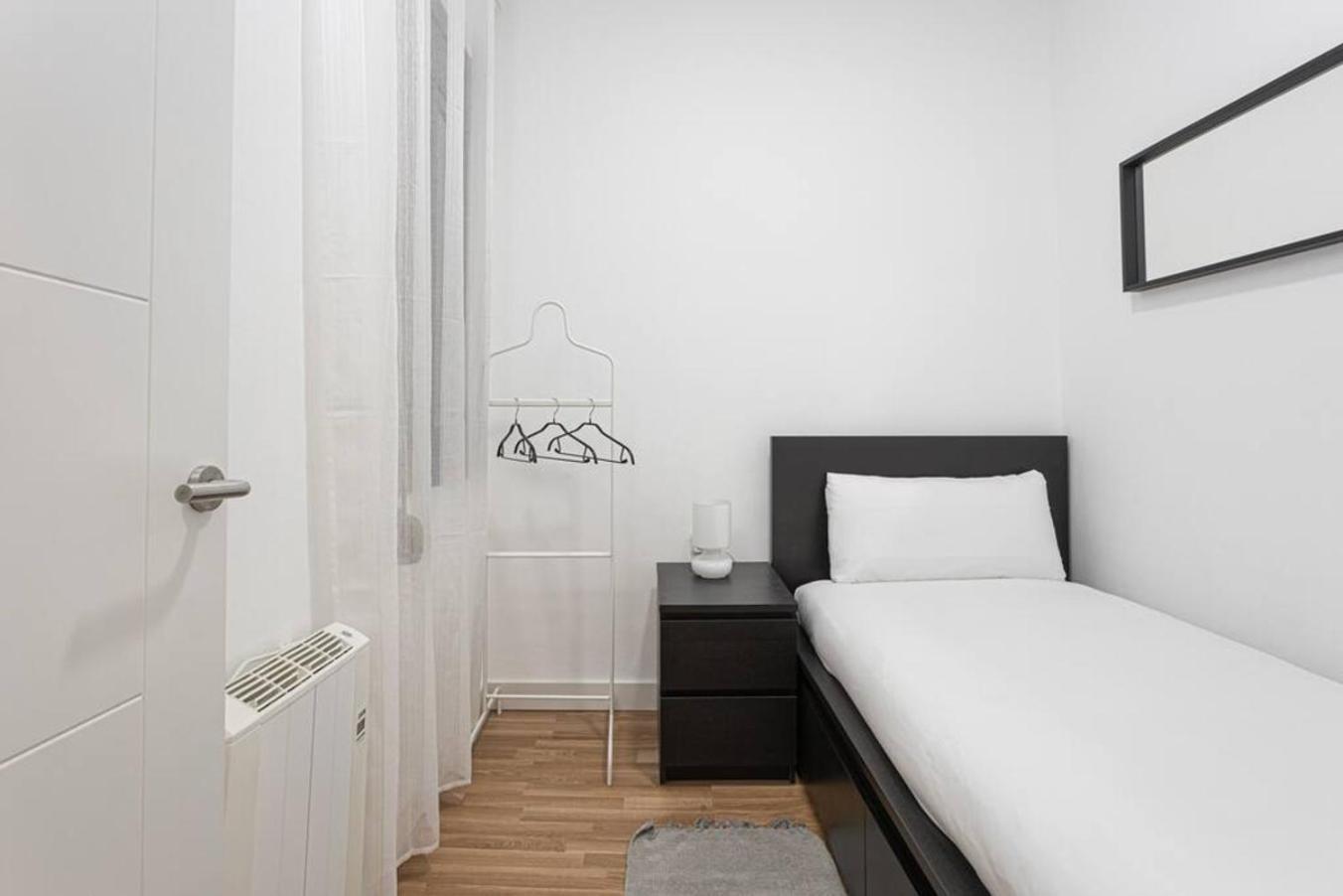 Апартаменты Bright 3Bdr Near To The Metro Оспиталет-де-Льобрегат Экстерьер фото