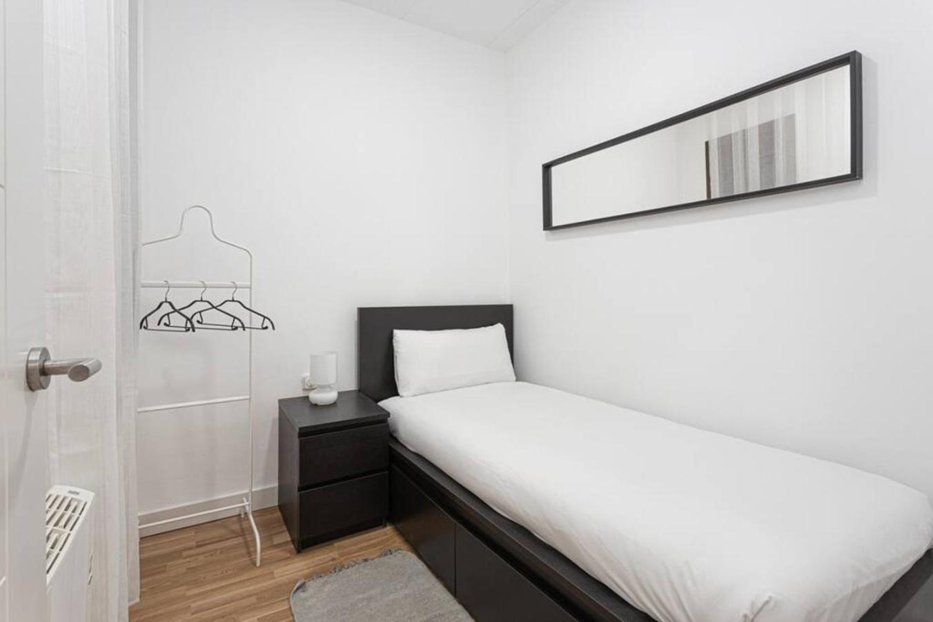 Апартаменты Bright 3Bdr Near To The Metro Оспиталет-де-Льобрегат Экстерьер фото