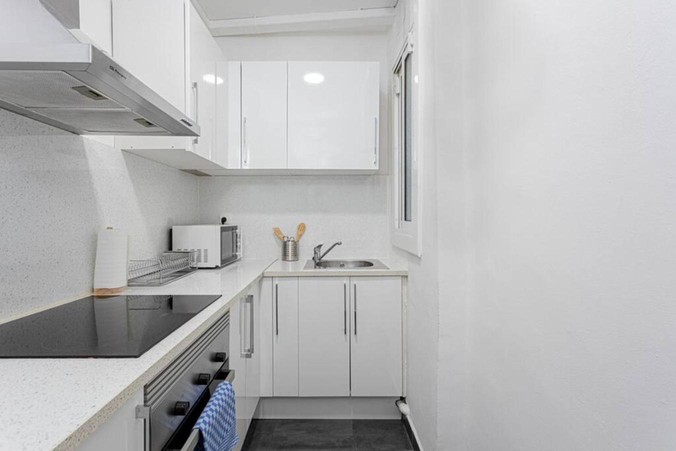 Апартаменты Bright 3Bdr Near To The Metro Оспиталет-де-Льобрегат Экстерьер фото
