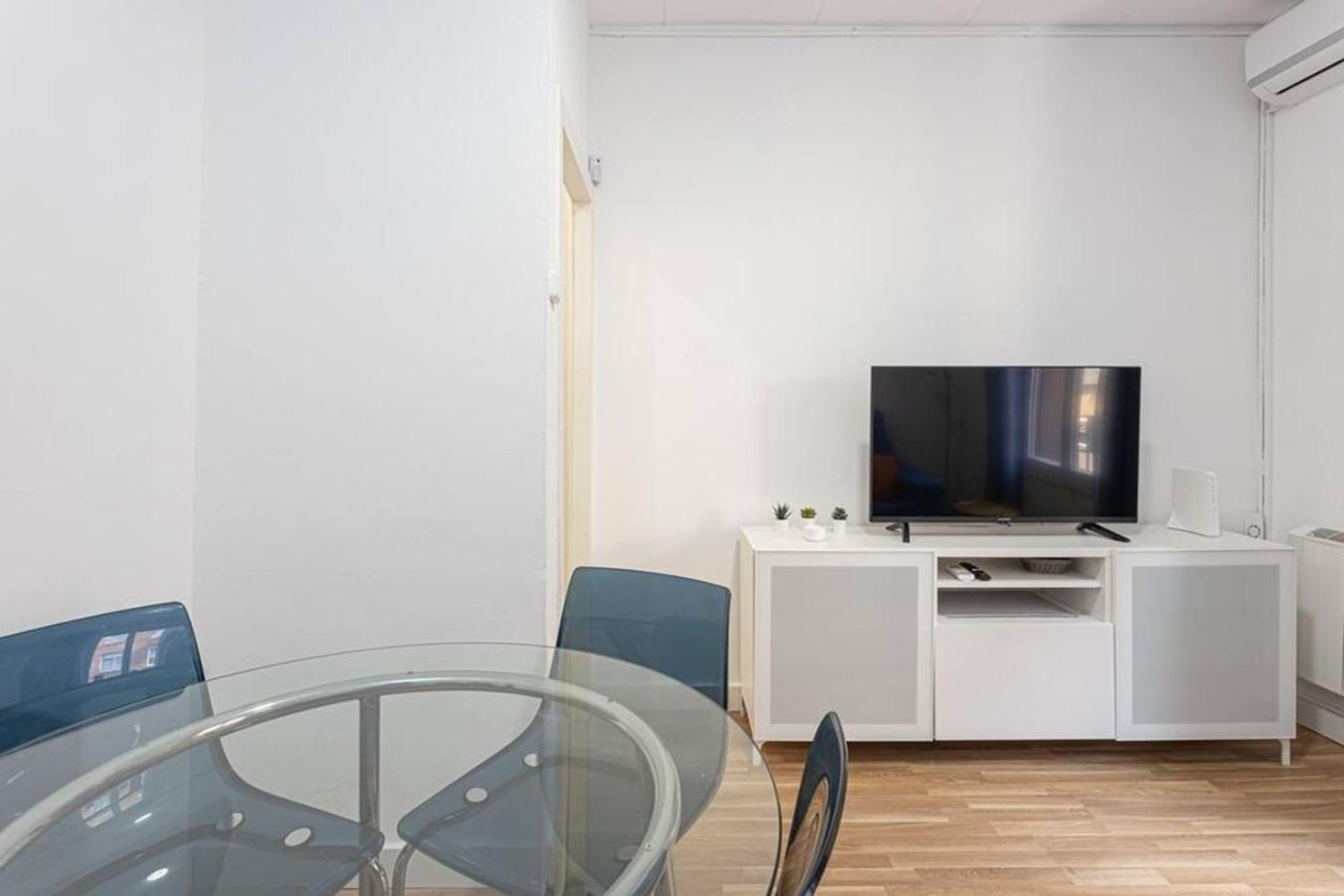 Апартаменты Bright 3Bdr Near To The Metro Оспиталет-де-Льобрегат Экстерьер фото